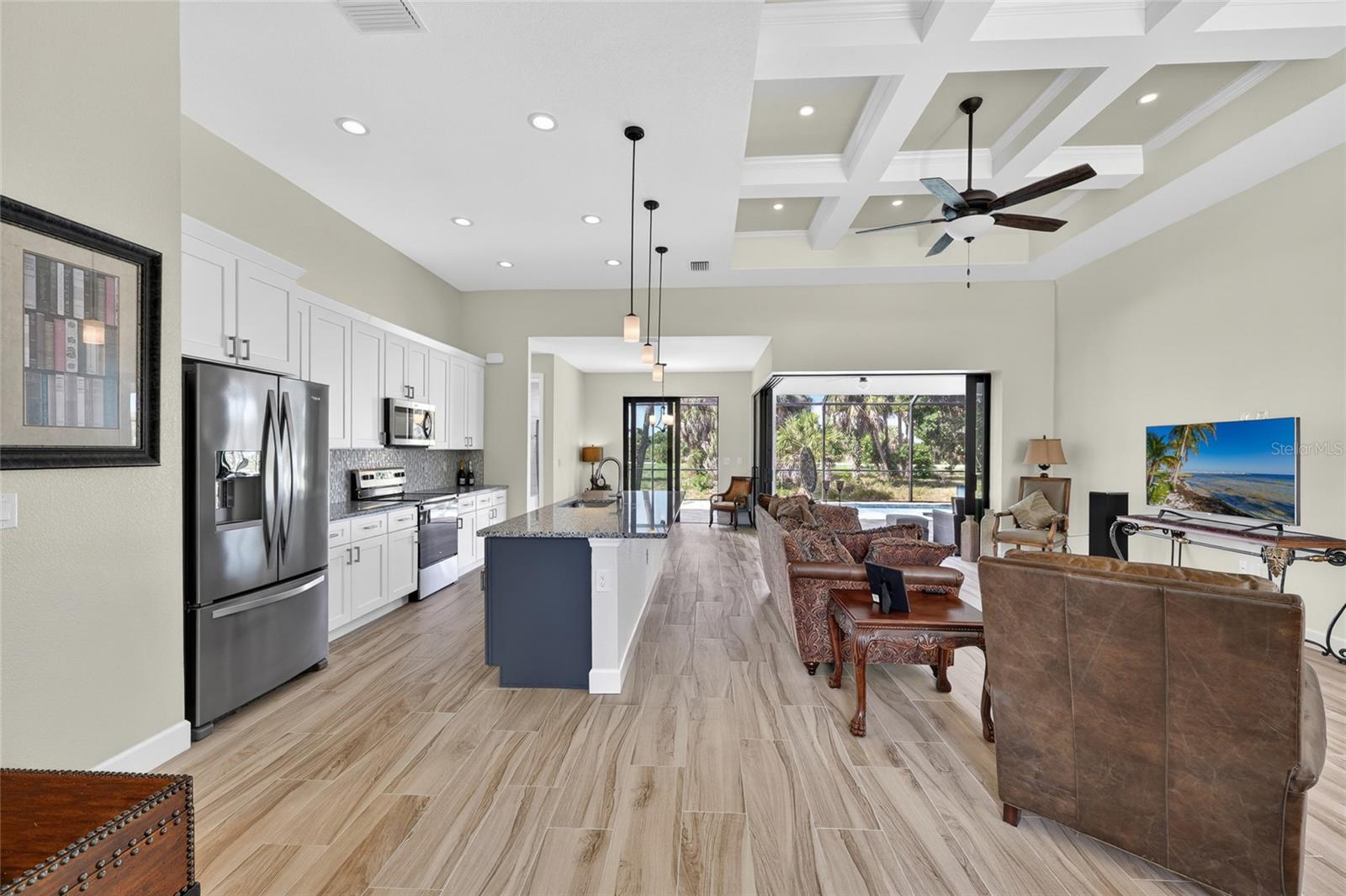 592 ROTONDA CIR, ROTONDA WEST, FL, 33947