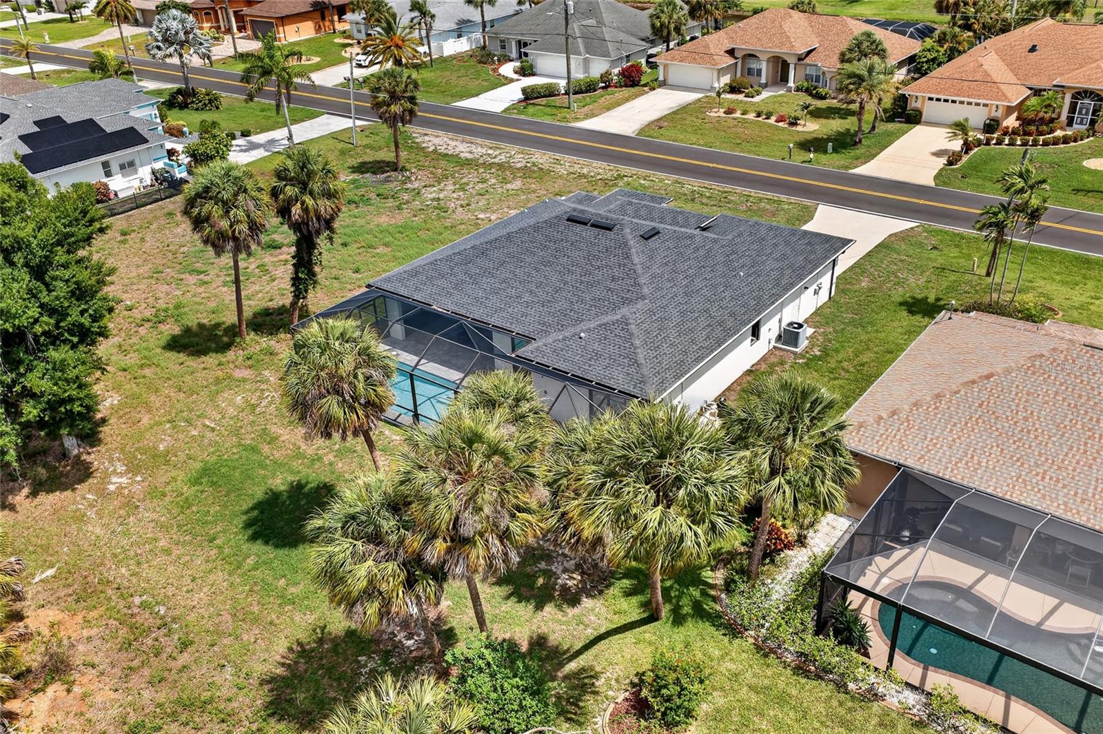 592 ROTONDA CIR, ROTONDA WEST, FL, 33947