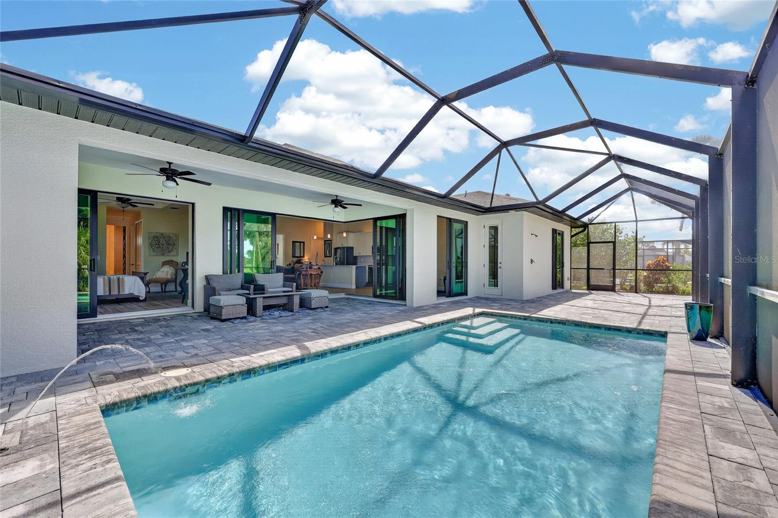 592 ROTONDA CIR, ROTONDA WEST, FL, 33947