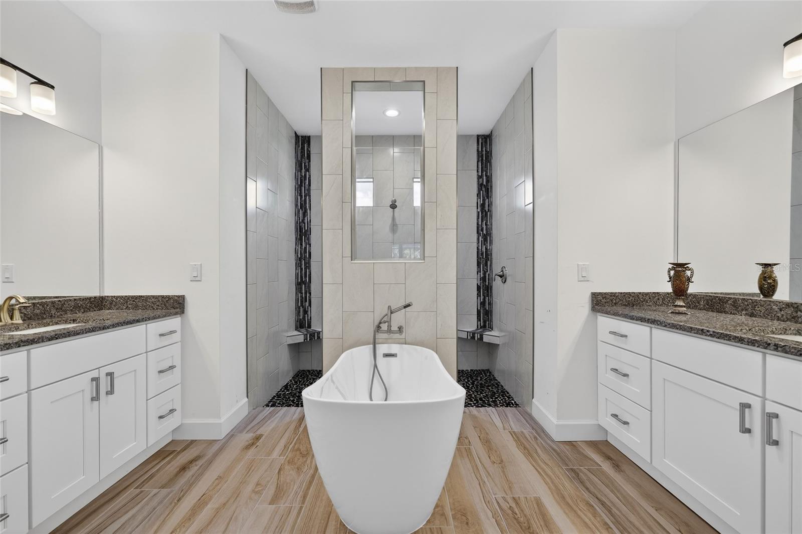 592 ROTONDA CIR, ROTONDA WEST, FL, 33947