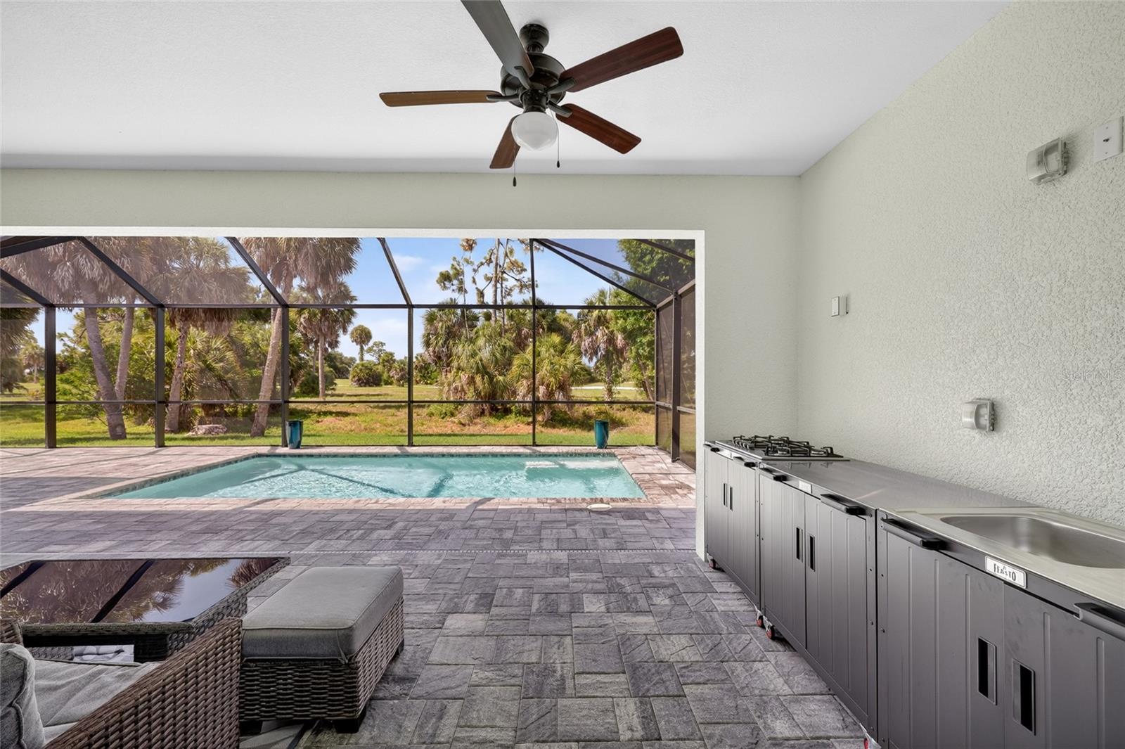 592 ROTONDA CIR, ROTONDA WEST, FL, 33947
