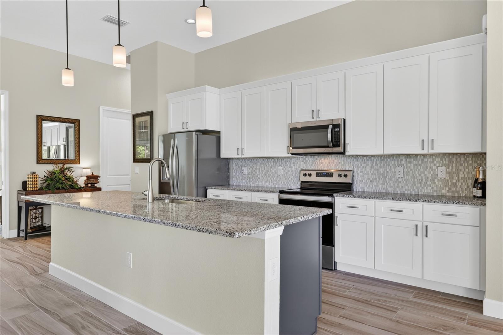 592 ROTONDA CIR, ROTONDA WEST, FL, 33947
