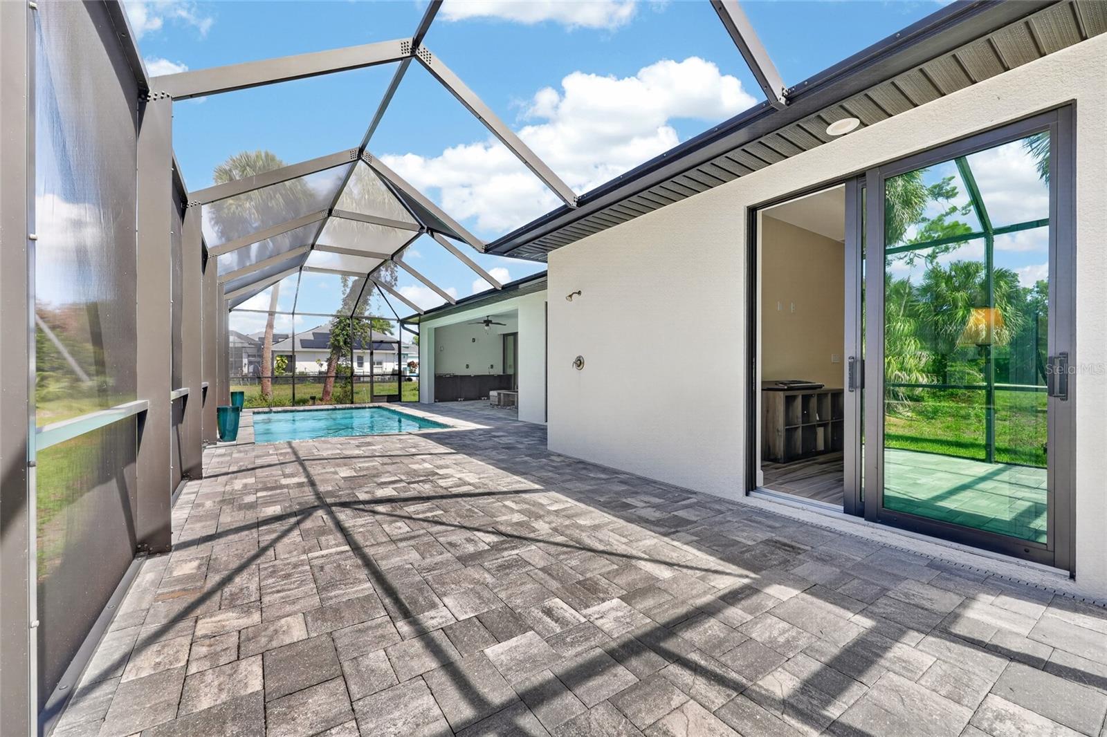 592 ROTONDA CIR, ROTONDA WEST, FL, 33947