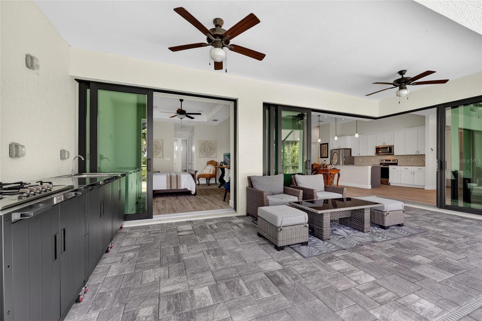 592 ROTONDA CIR, ROTONDA WEST, FL, 33947