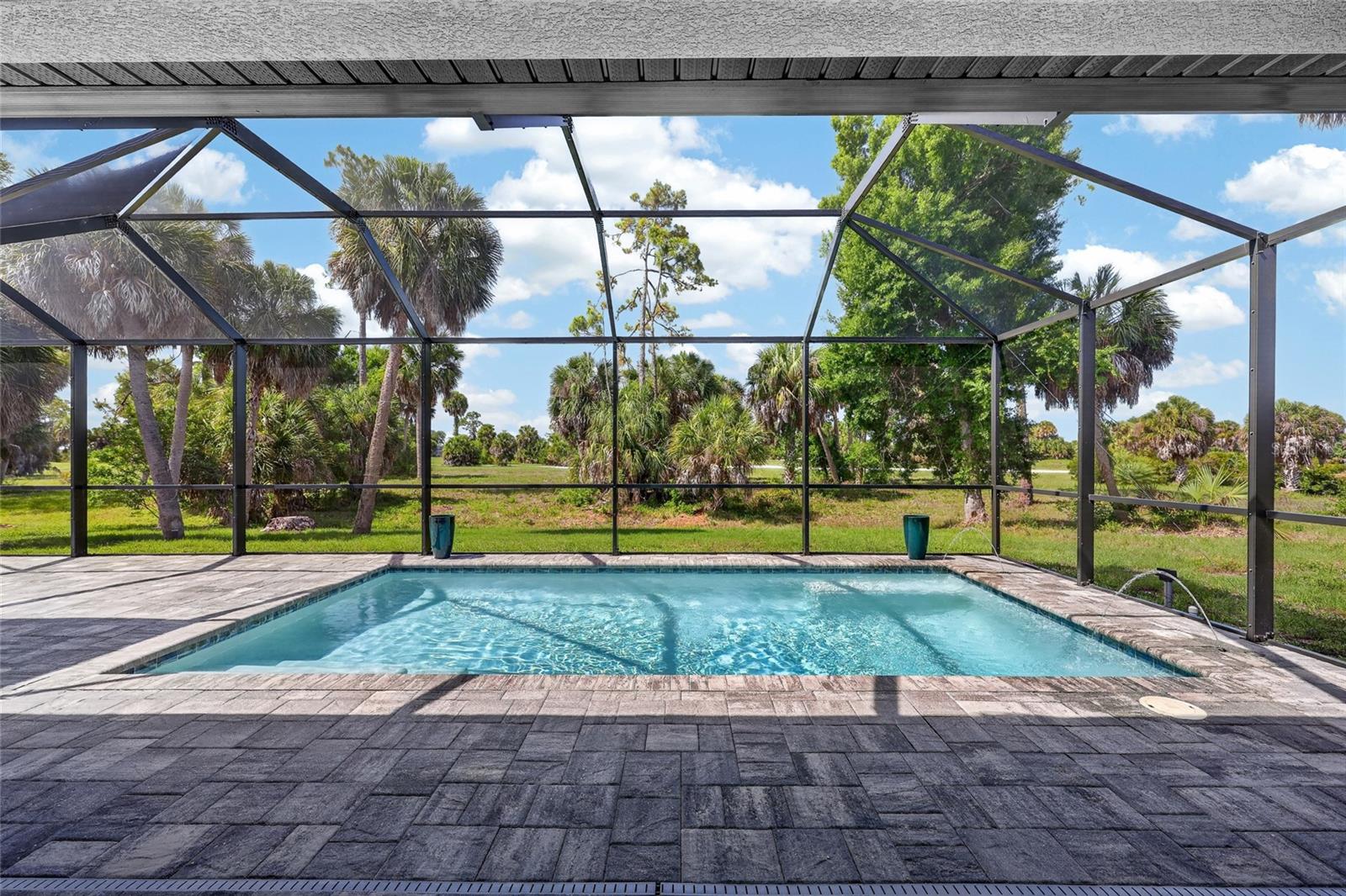 592 ROTONDA CIR, ROTONDA WEST, FL, 33947
