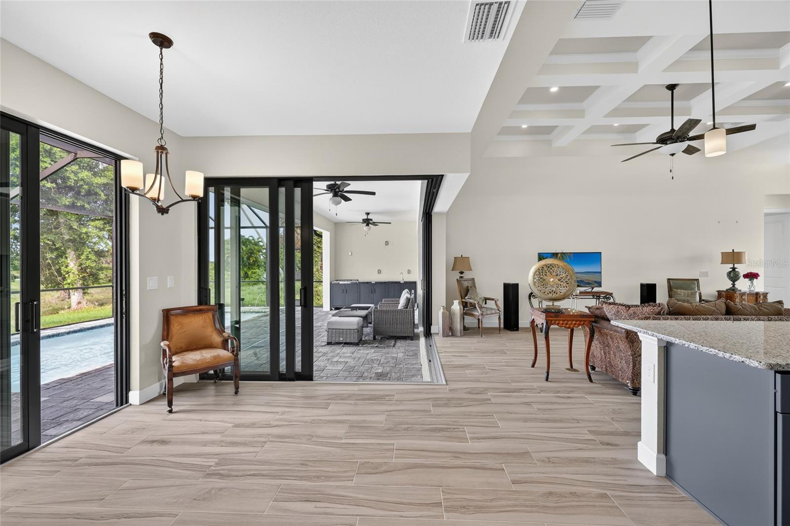 592 ROTONDA CIR, ROTONDA WEST, FL, 33947