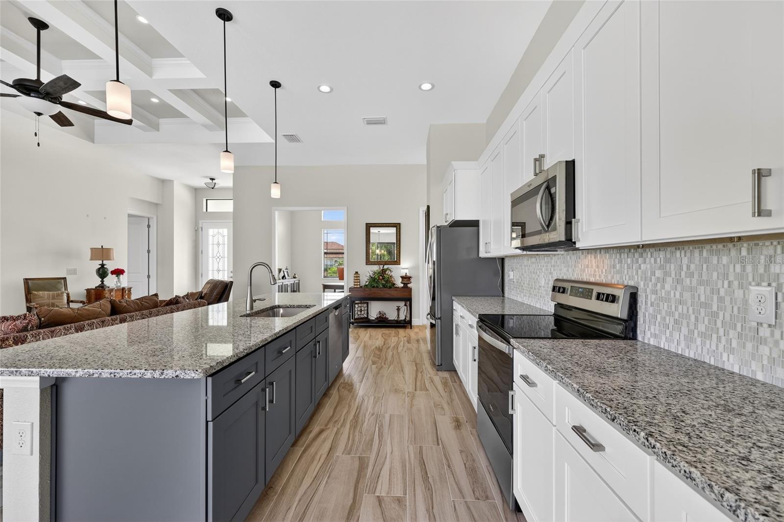 592 ROTONDA CIR, ROTONDA WEST, FL, 33947