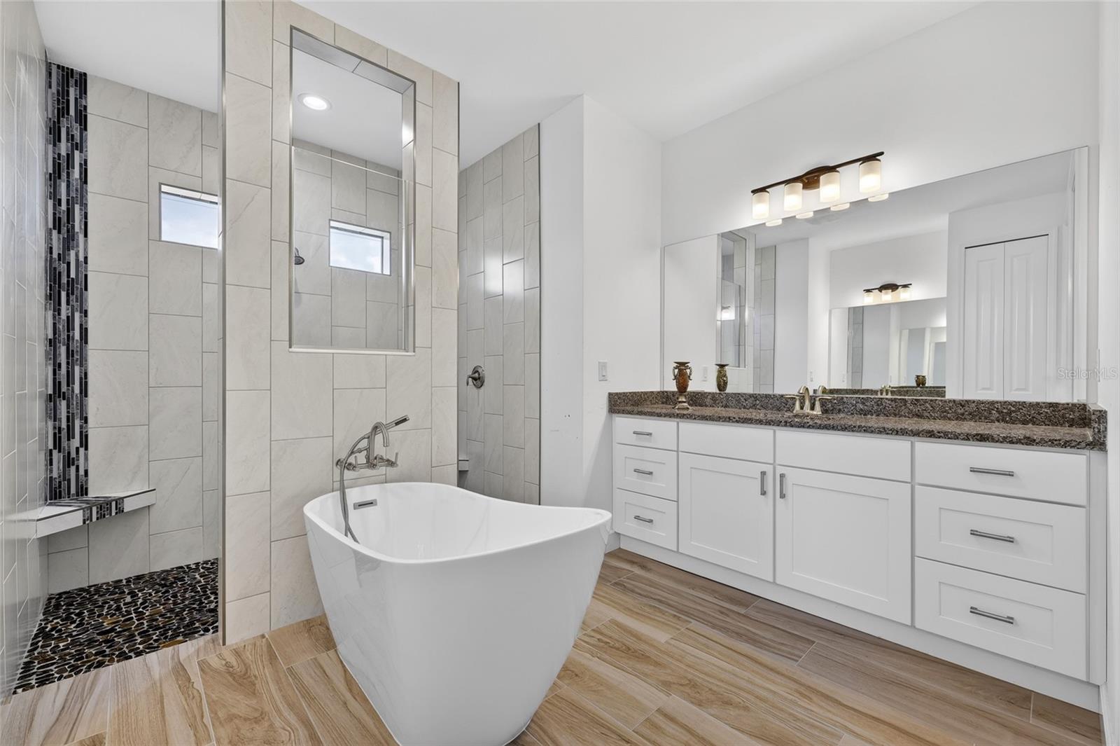 592 ROTONDA CIR, ROTONDA WEST, FL, 33947