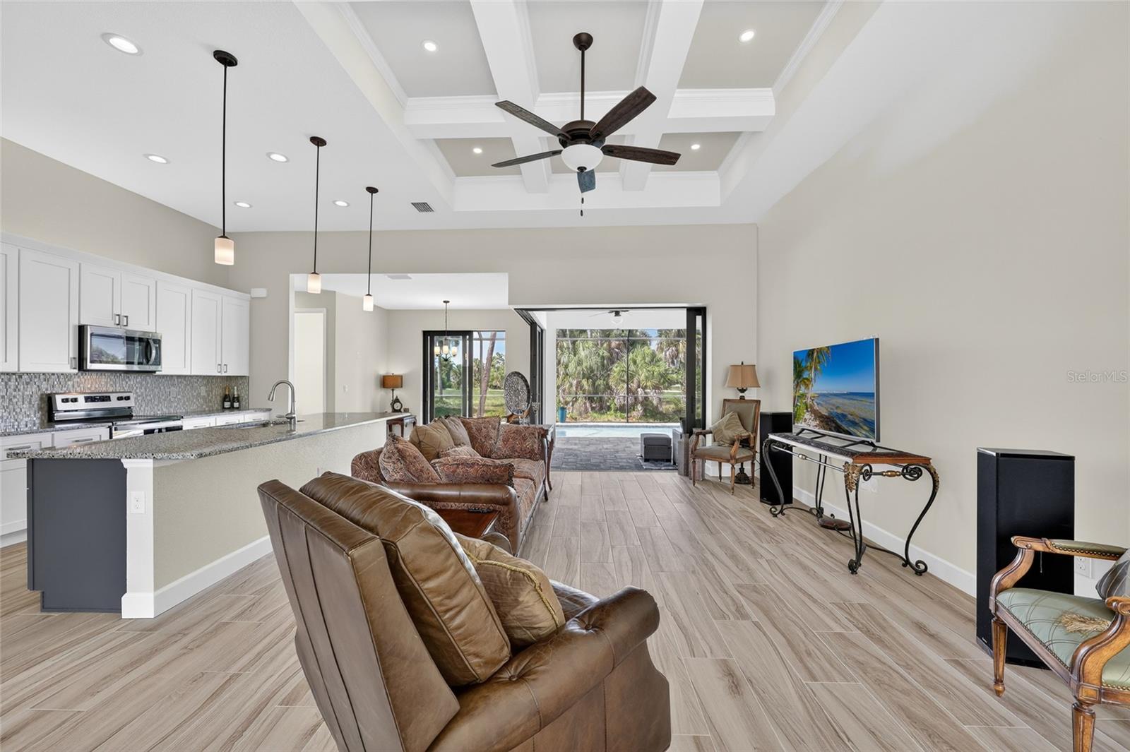 592 ROTONDA CIR, ROTONDA WEST, FL, 33947