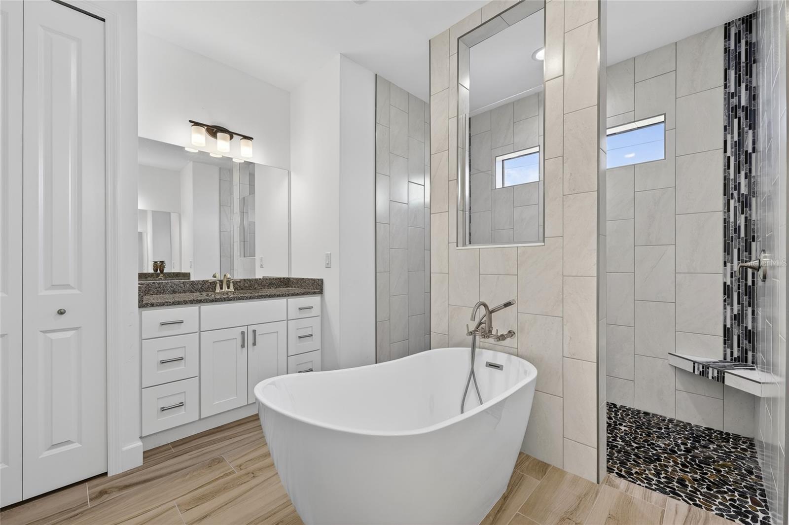 592 ROTONDA CIR, ROTONDA WEST, FL, 33947