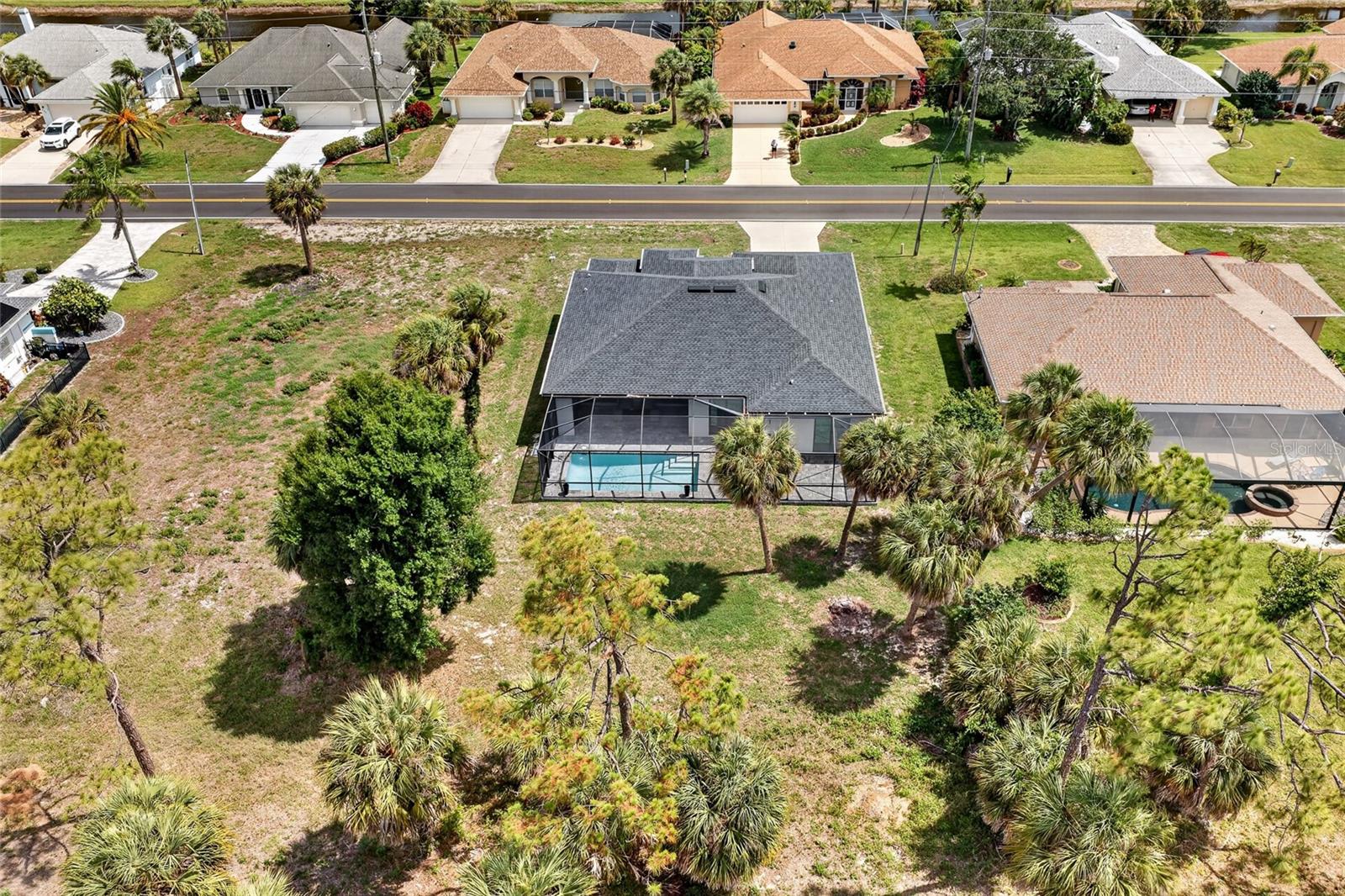 592 ROTONDA CIR, ROTONDA WEST, FL, 33947