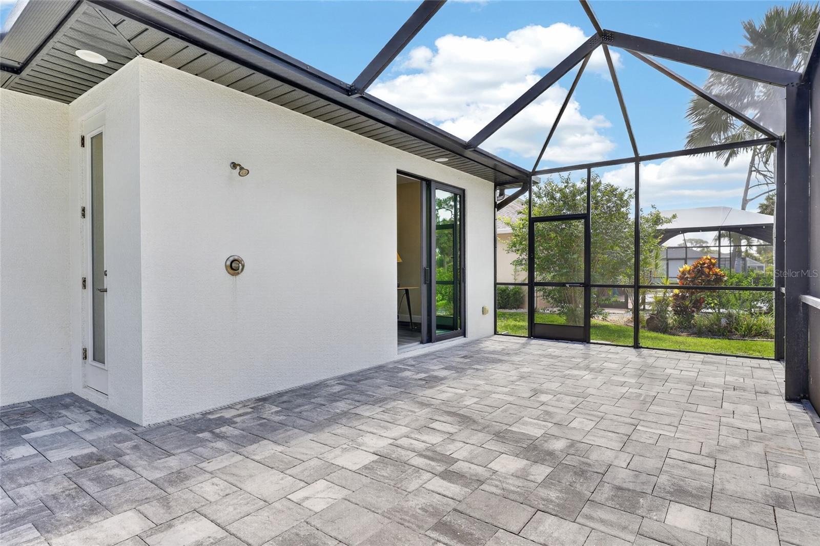 592 ROTONDA CIR, ROTONDA WEST, FL, 33947