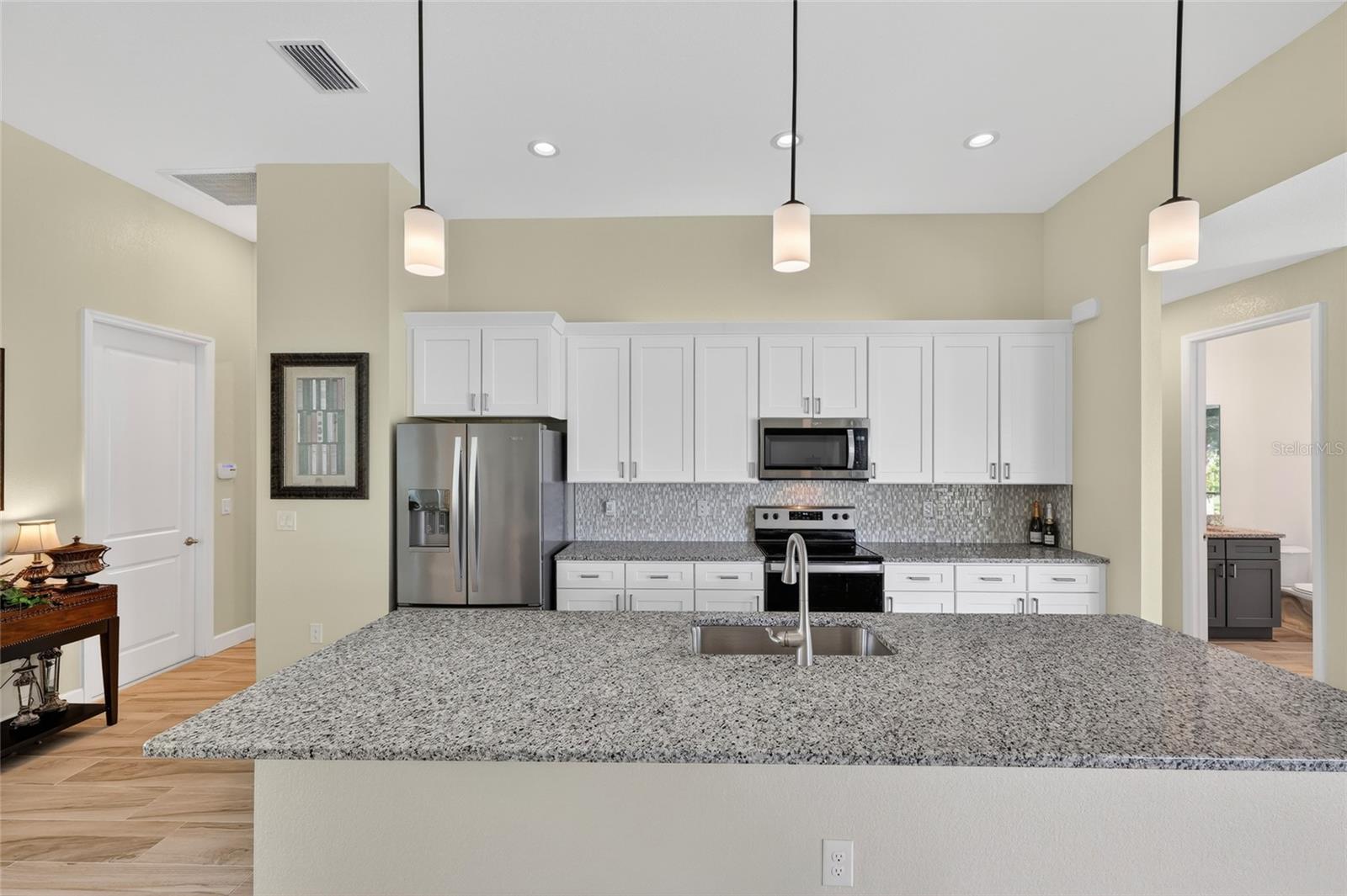 592 ROTONDA CIR, ROTONDA WEST, FL, 33947