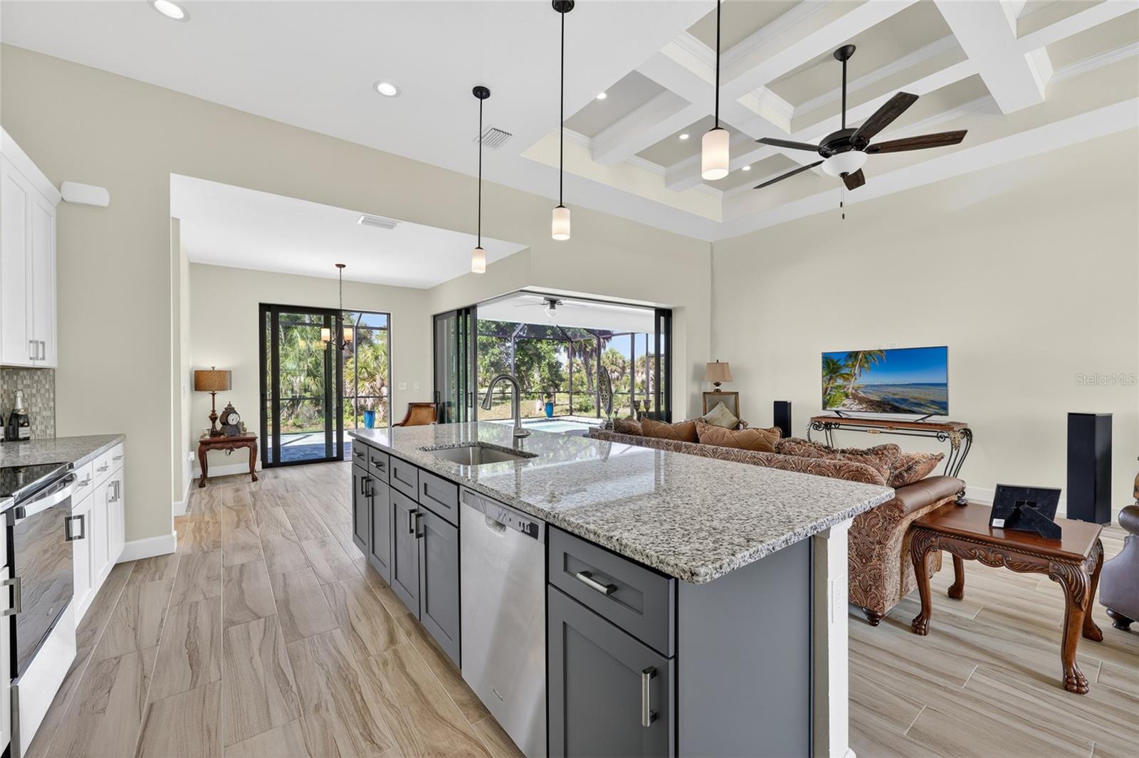 592 ROTONDA CIR, ROTONDA WEST, FL, 33947