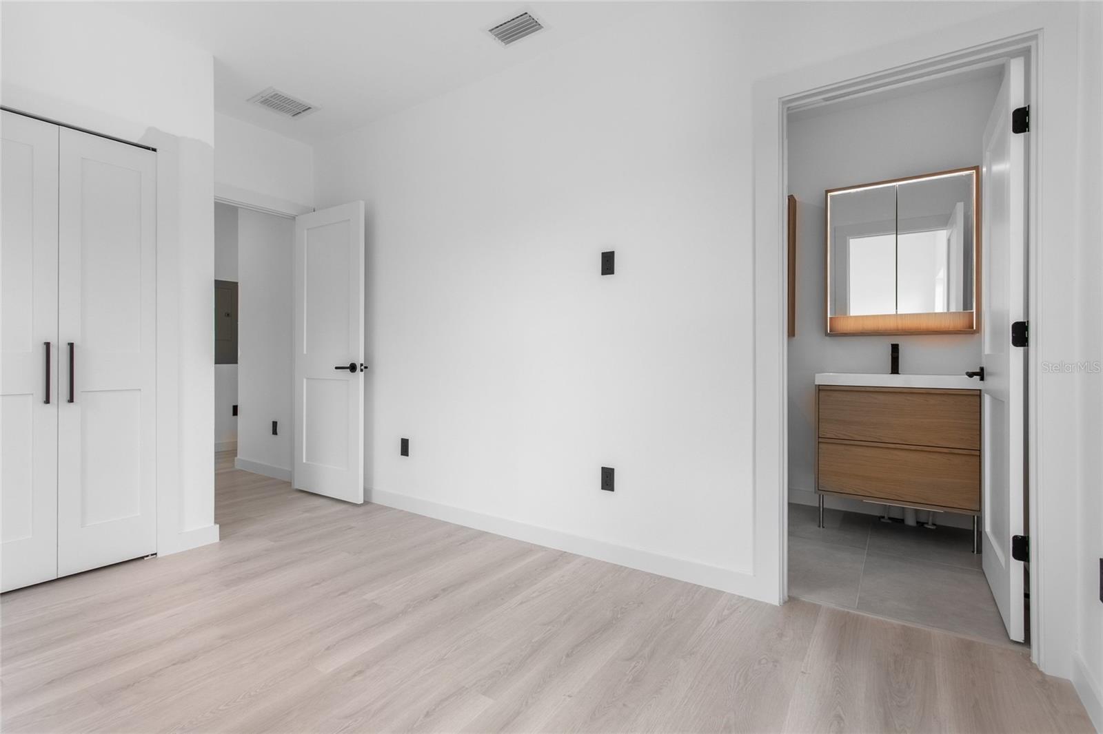 4601 QUEENSBORO AVE S, ST PETERSBURG, FL, 33711