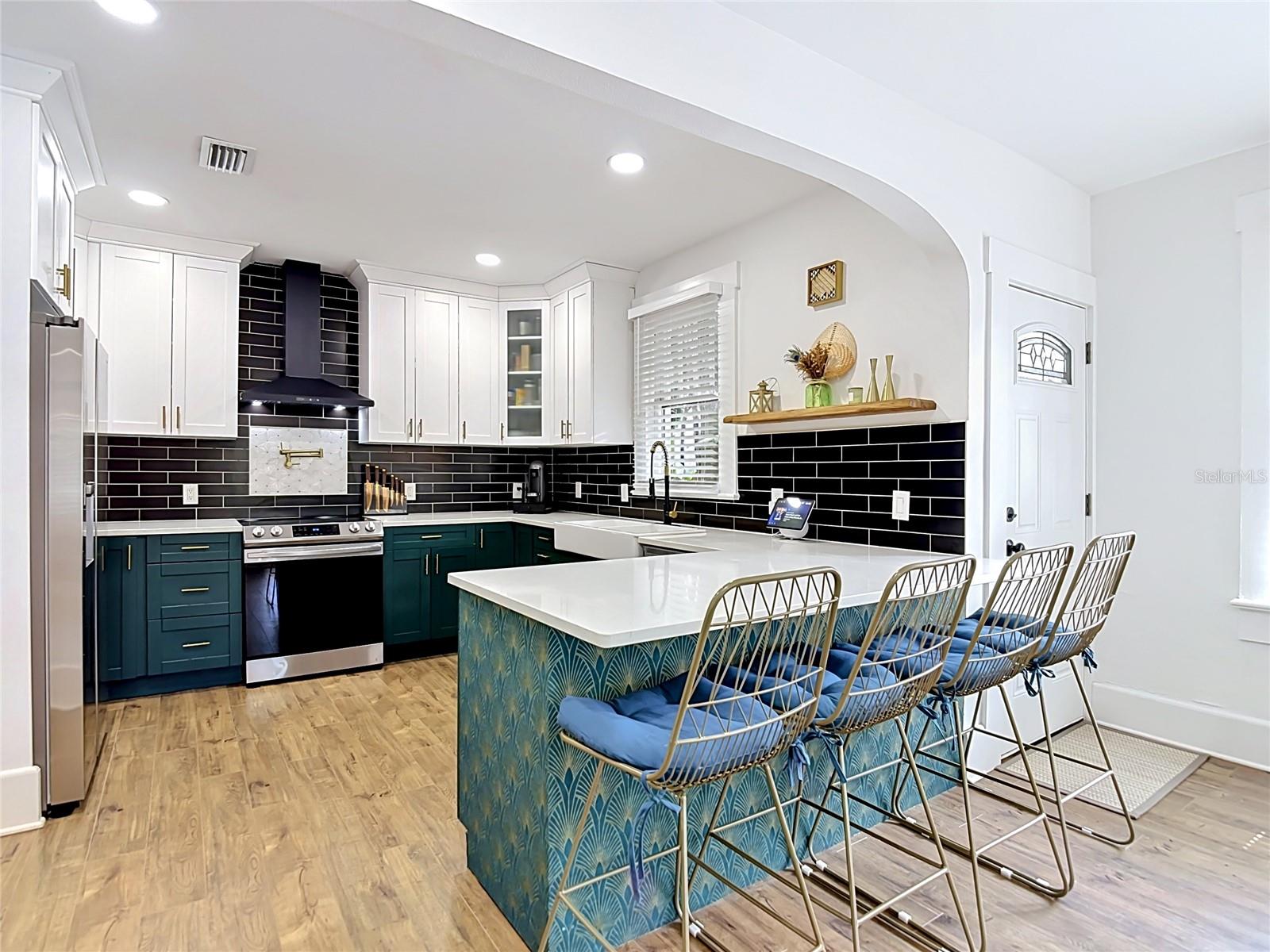 105 W ELM ST, TAMPA, FL, 33604