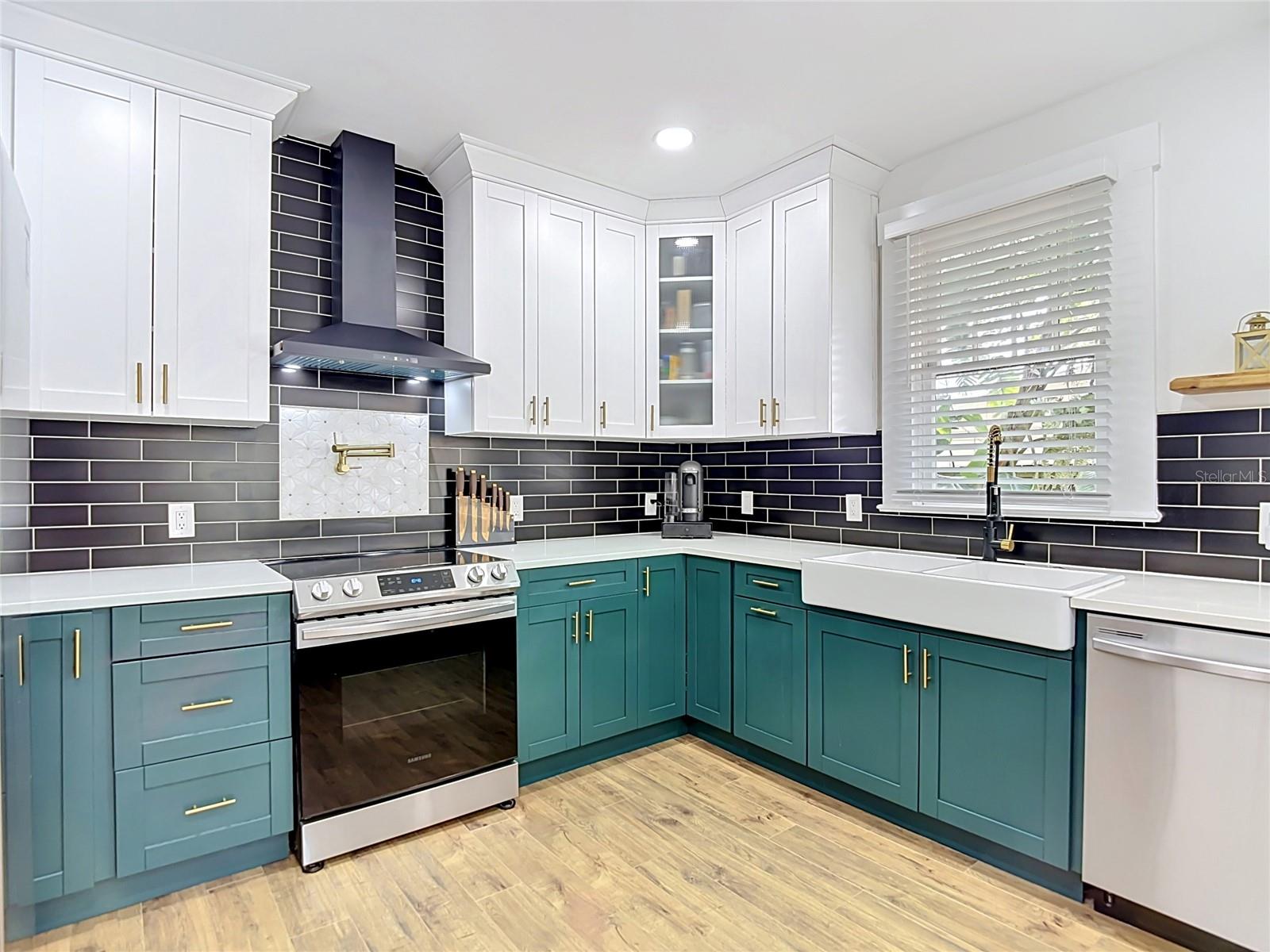 105 W ELM ST, TAMPA, FL, 33604