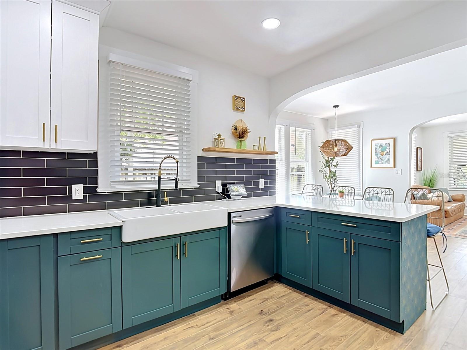 105 W ELM ST, TAMPA, FL, 33604