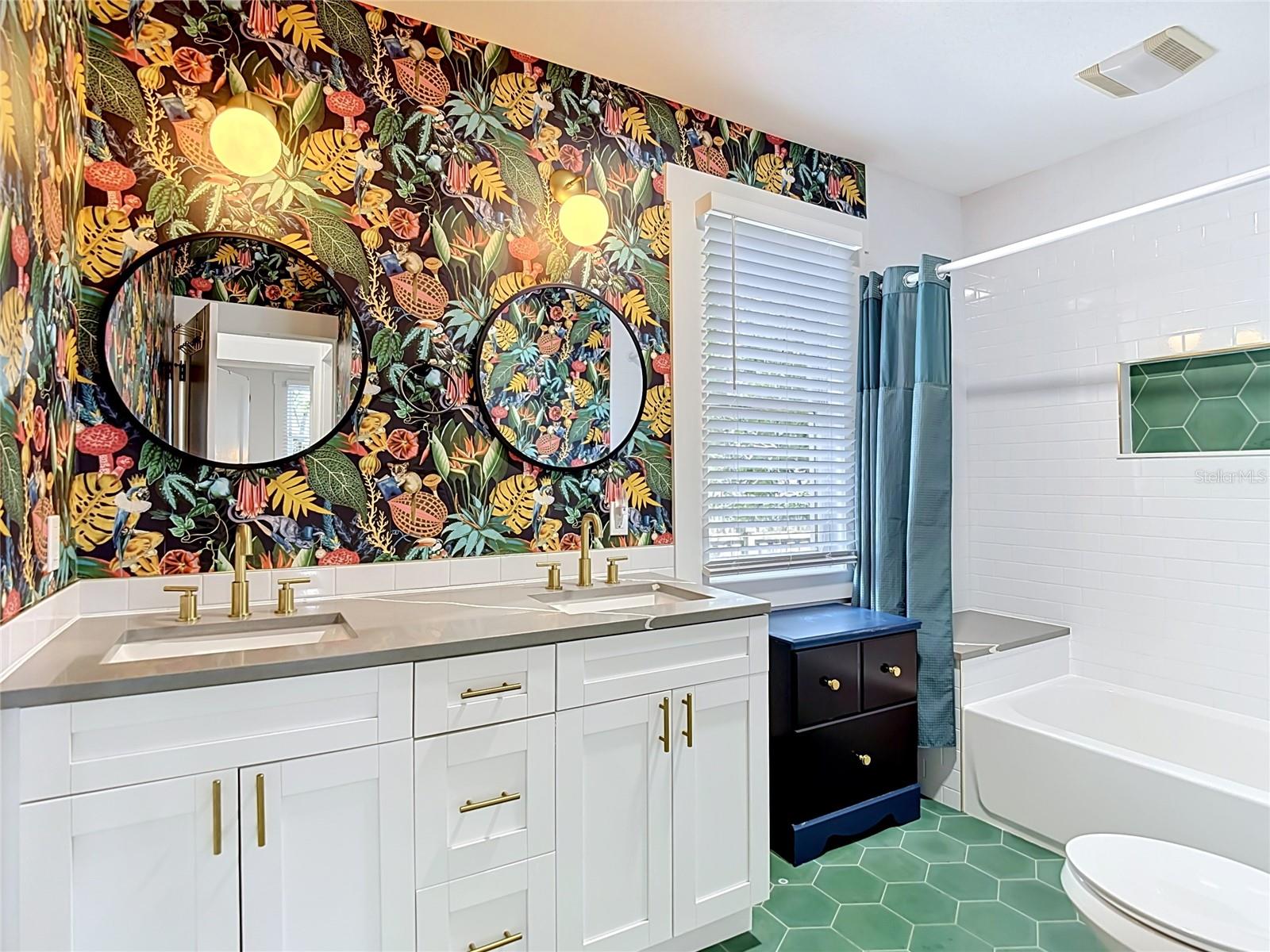 105 W ELM ST, TAMPA, FL, 33604
