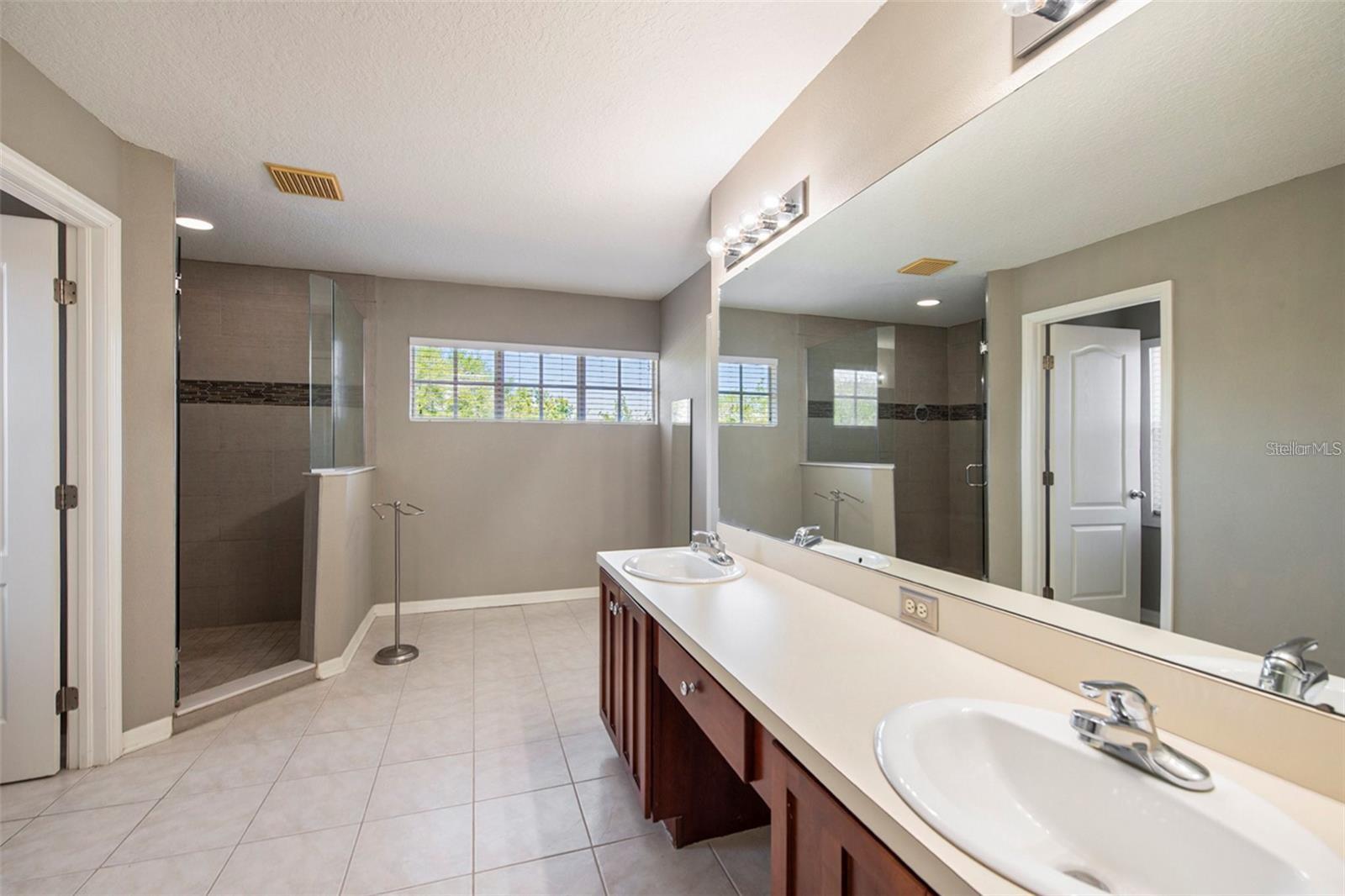8207 WATER TOWER DR, TAMPA, FL, 33619