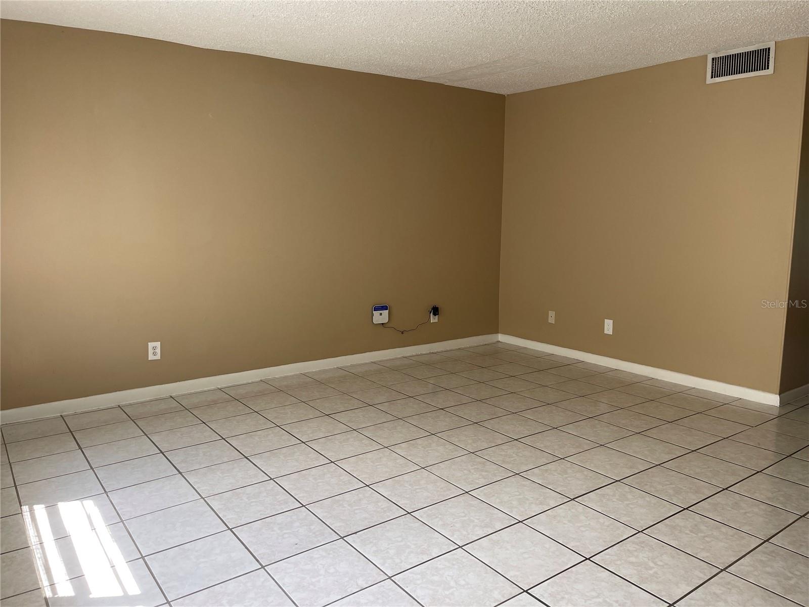 9209 TUDOR DR #C203, TAMPA, FL, 33615