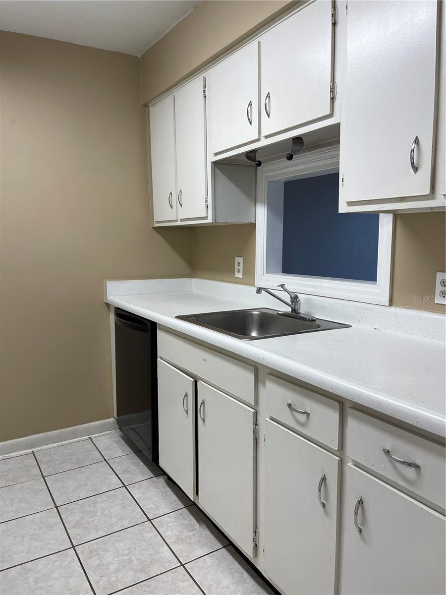 9209 TUDOR DR #C203, TAMPA, FL, 33615