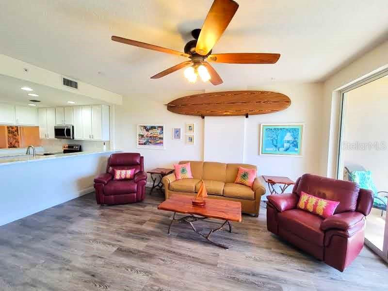 7296 MARATHON DR #404, SEMINOLE, FL, 33777