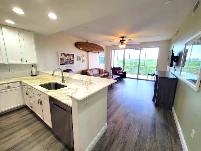 7296 MARATHON DR #404, SEMINOLE, FL, 33777