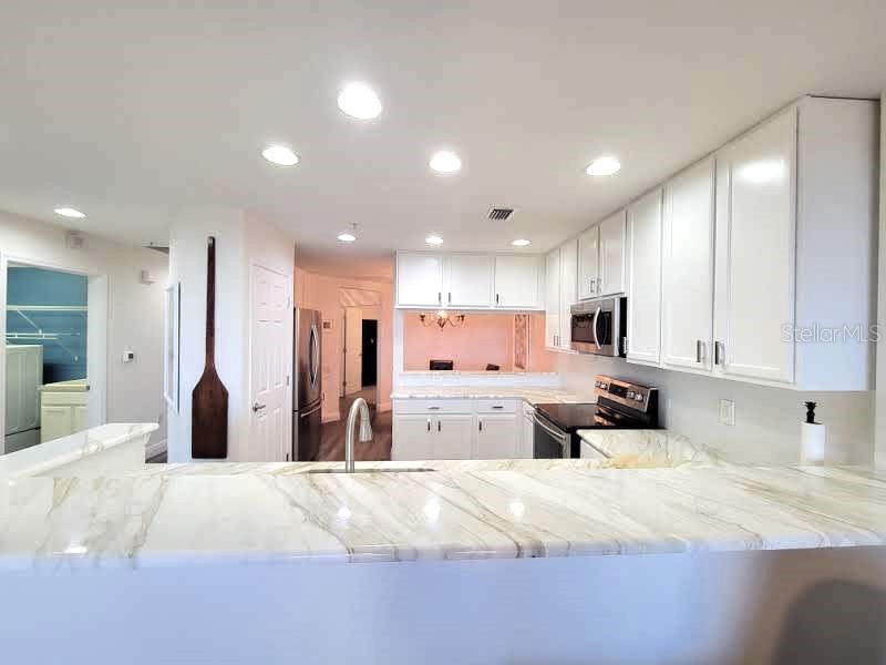 7296 MARATHON DR #404, SEMINOLE, FL, 33777