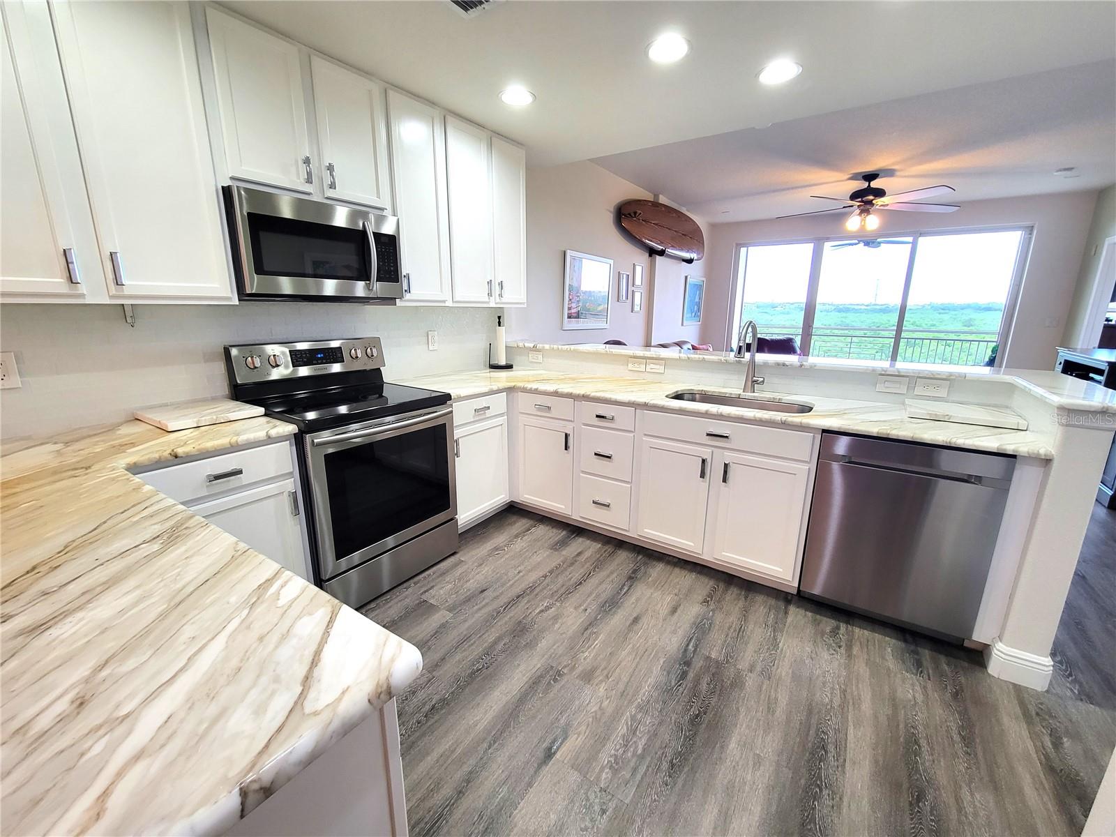 7296 MARATHON DR #404, SEMINOLE, FL, 33777