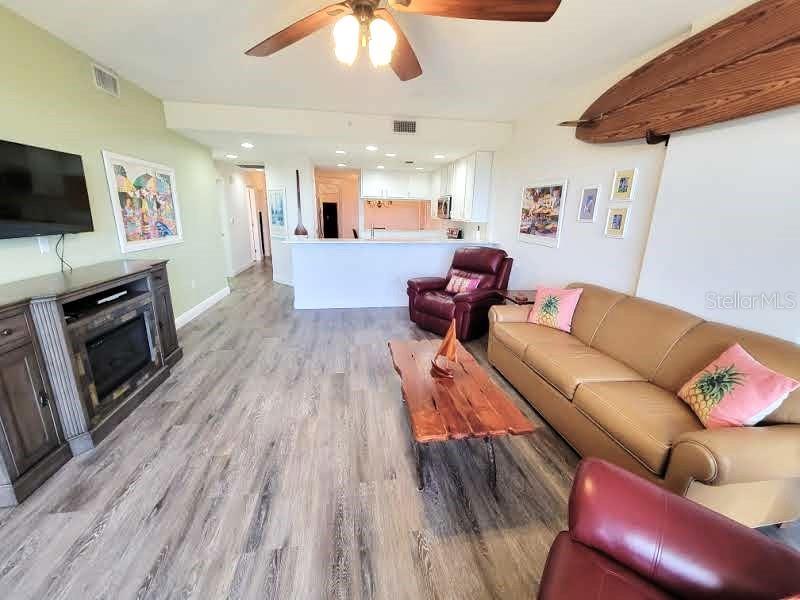 7296 MARATHON DR #404, SEMINOLE, FL, 33777