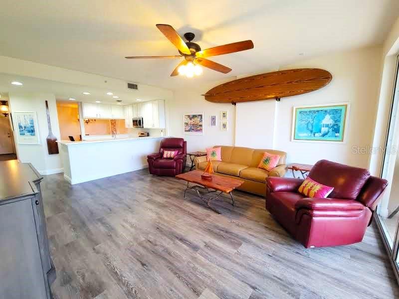 7296 MARATHON DR #404, SEMINOLE, FL, 33777