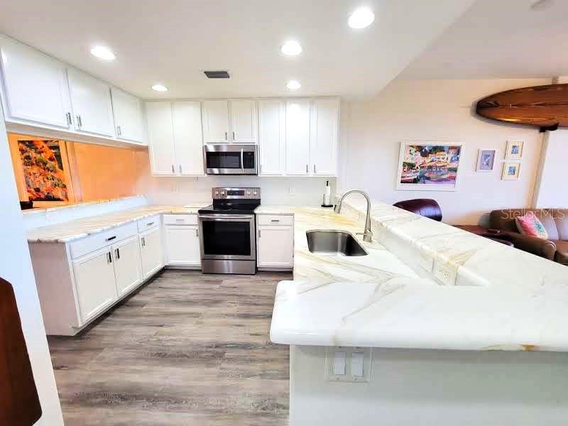 7296 MARATHON DR #404, SEMINOLE, FL, 33777