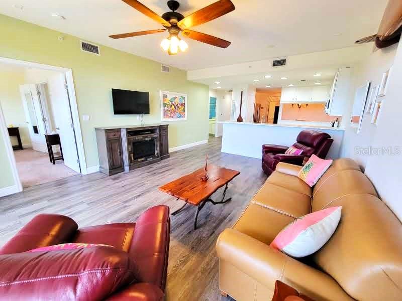 7296 MARATHON DR #404, SEMINOLE, FL, 33777