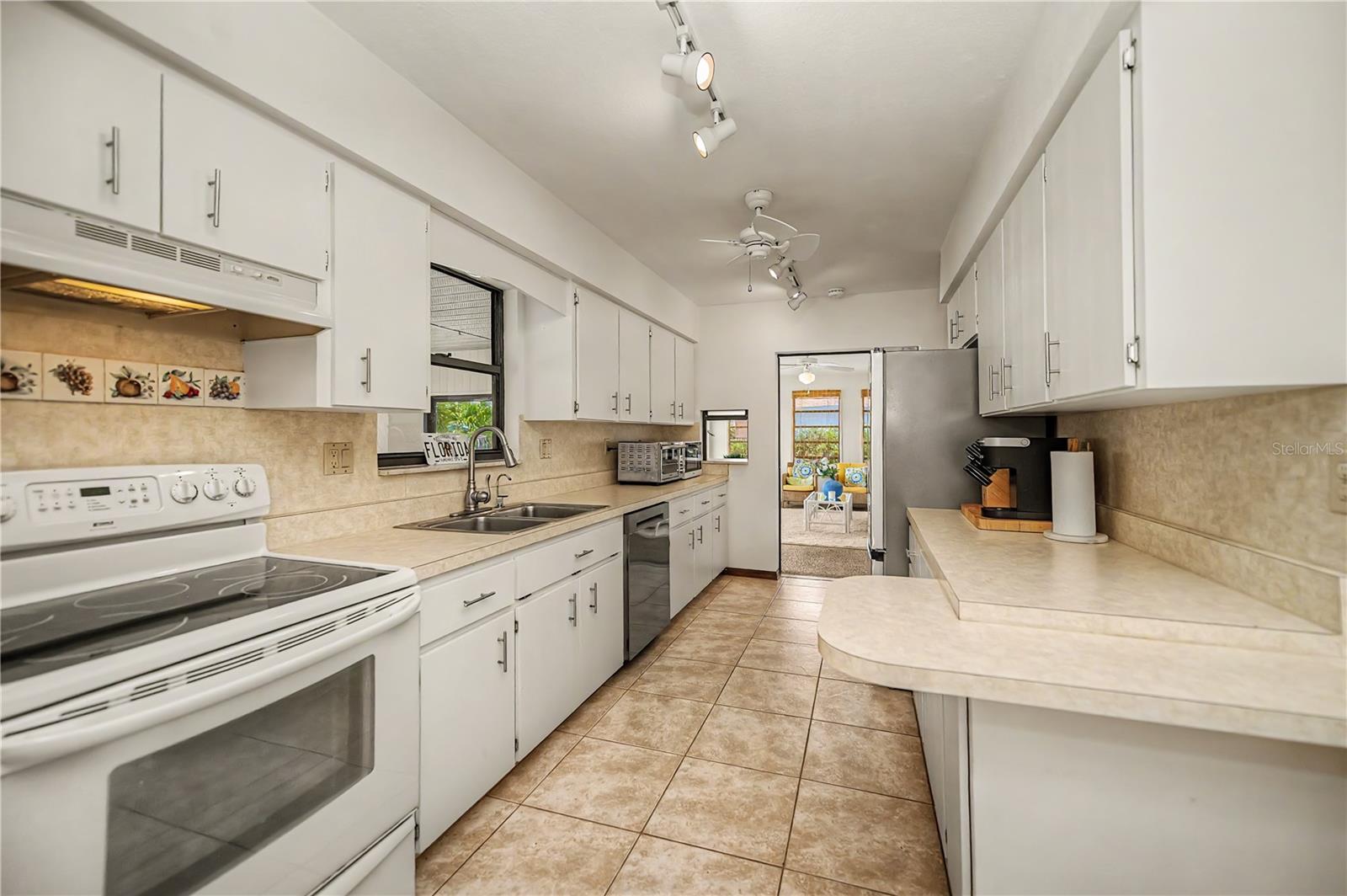 520 BOARDMAN DR, PUNTA GORDA, FL, 33950