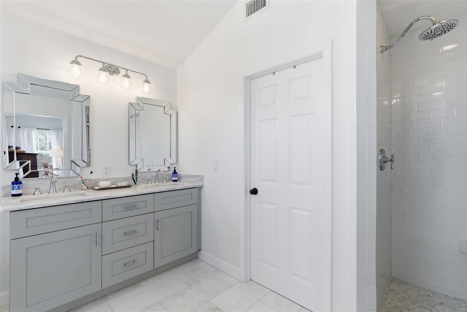 2803 W AVERILL AVE, TAMPA, FL, 33611