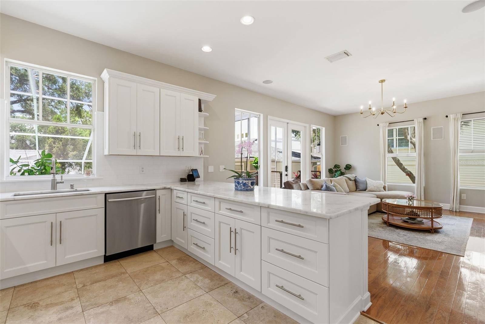 2803 W AVERILL AVE, TAMPA, FL, 33611