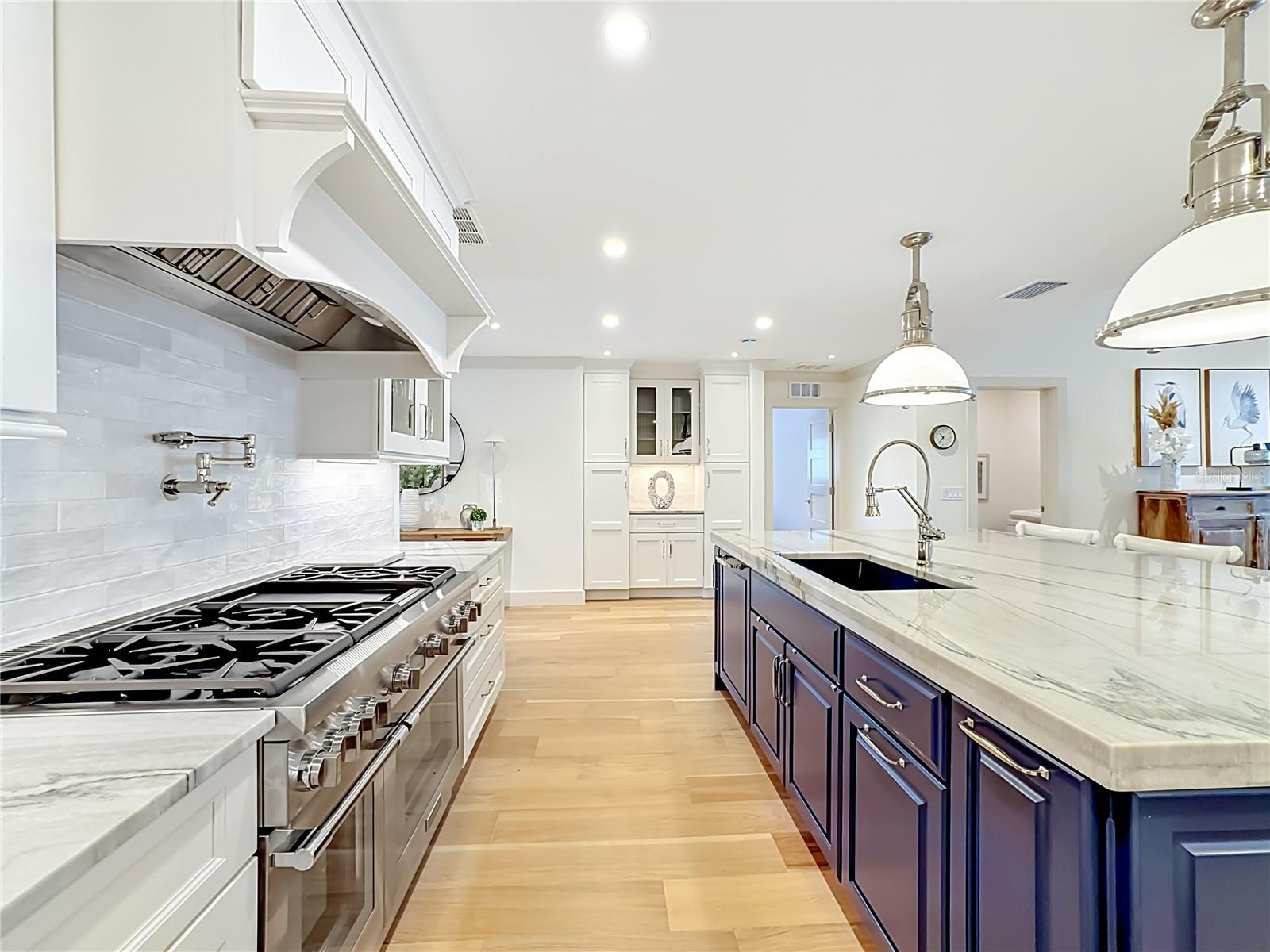 605 KEY ROYALE DR, BRADENTON BEACH, FL, 34217