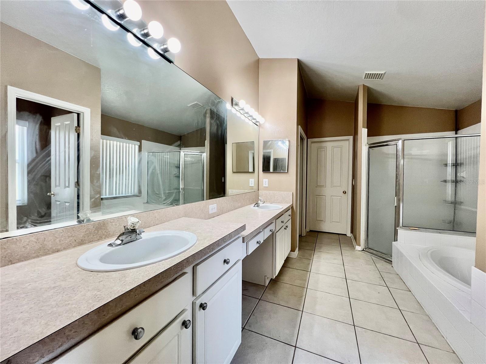 18241 COLLRIDGE DR, TAMPA, FL, 33647