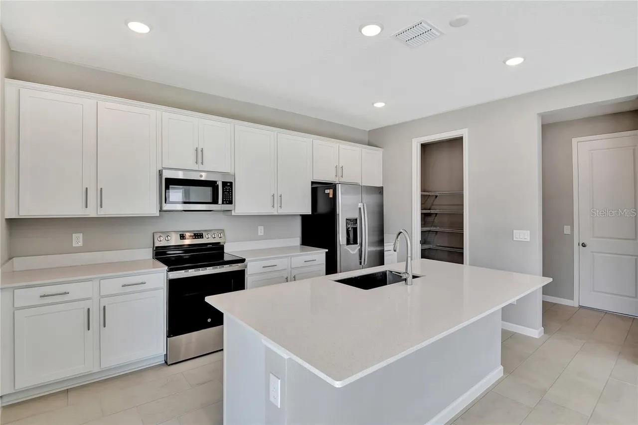 560 SUMMIT RIVER DR, APOPKA, FL, 32712