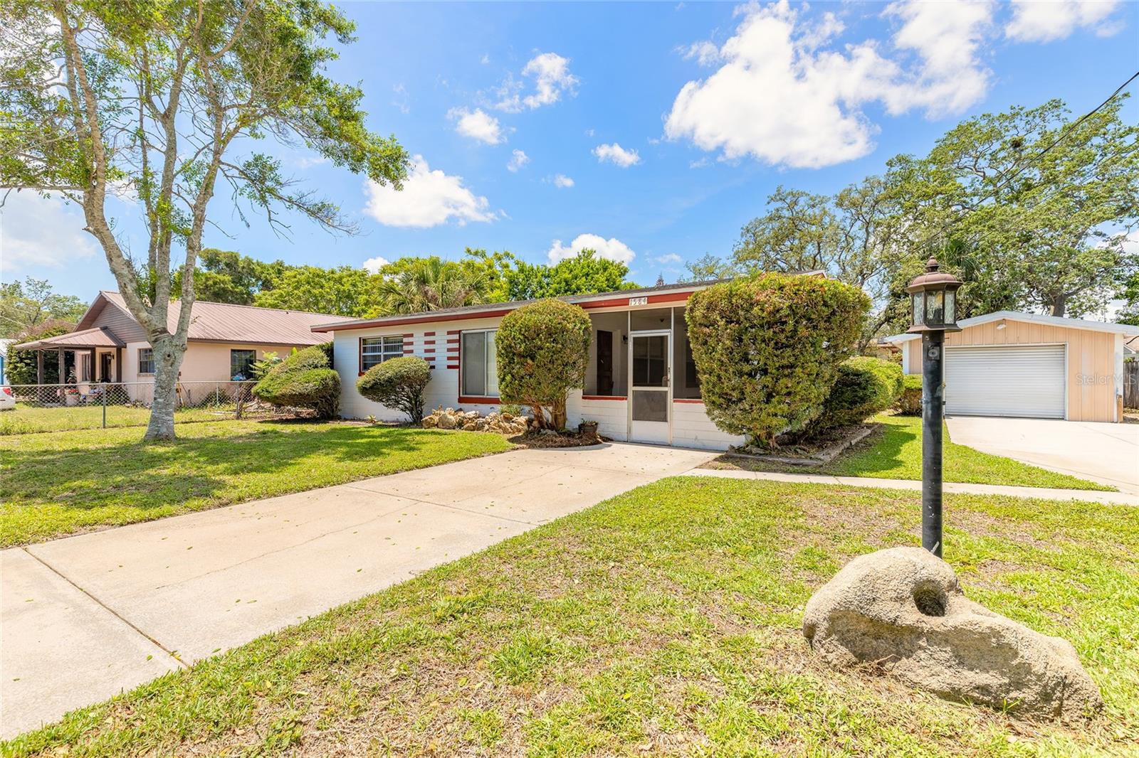 1584 VALENCIA AVE, DAYTONA BEACH, FL, 32117
