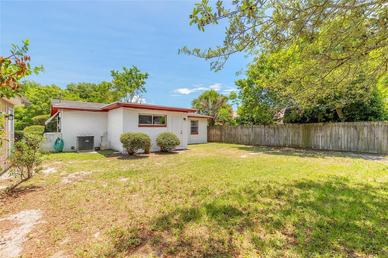 1584 VALENCIA AVE, DAYTONA BEACH, FL, 32117