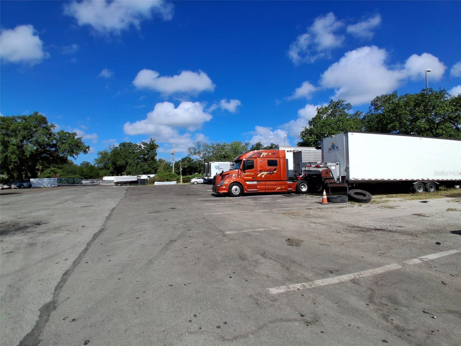 7001 CAUSEWAY BLVD, TAMPA, FL, 33619