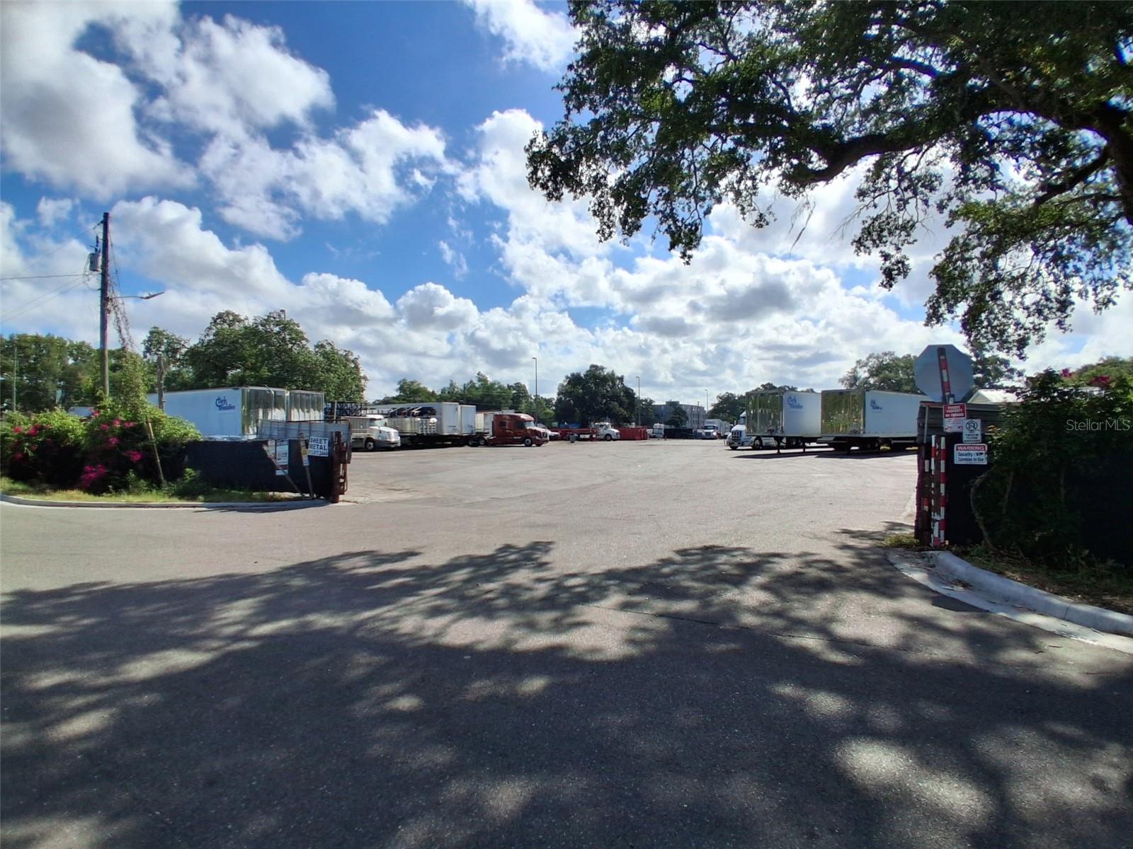 7001 CAUSEWAY BLVD, TAMPA, FL, 33619
