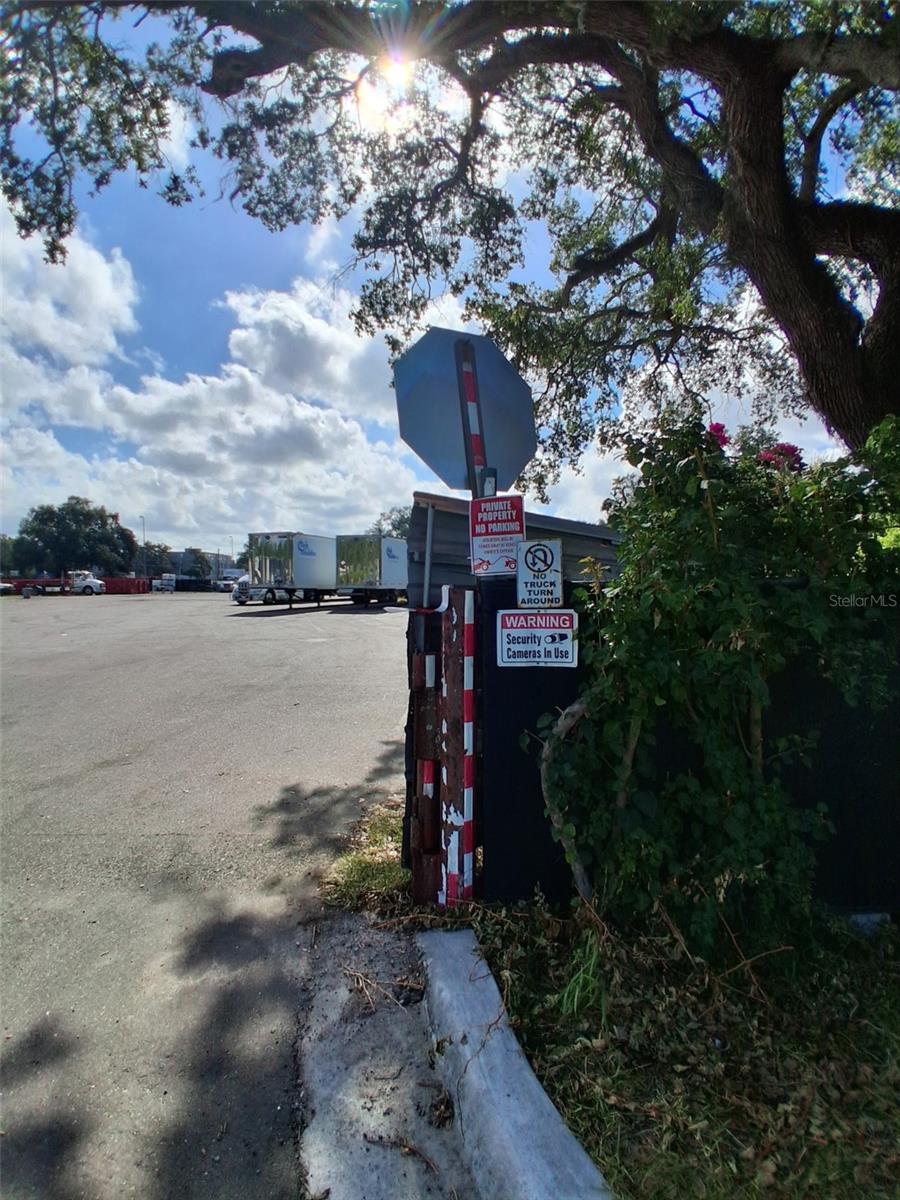 7001 CAUSEWAY BLVD, TAMPA, FL, 33619