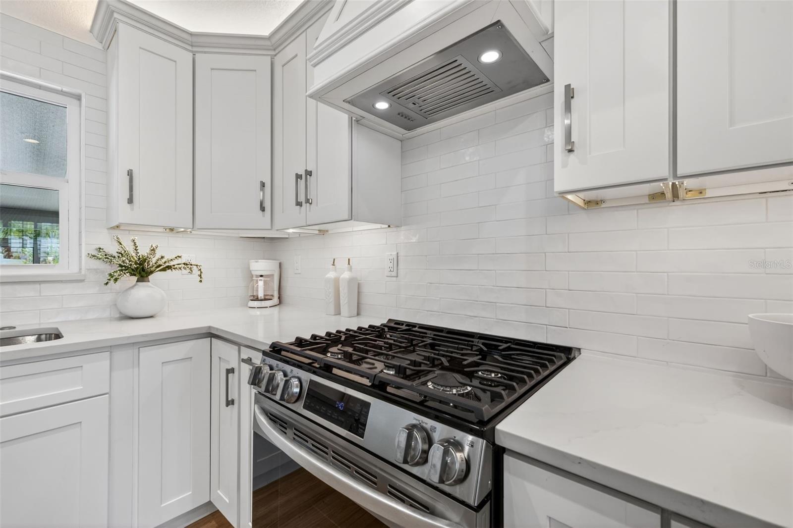 976 NARCISSUS AVE, CLEARWATER BEACH, FL, 33767