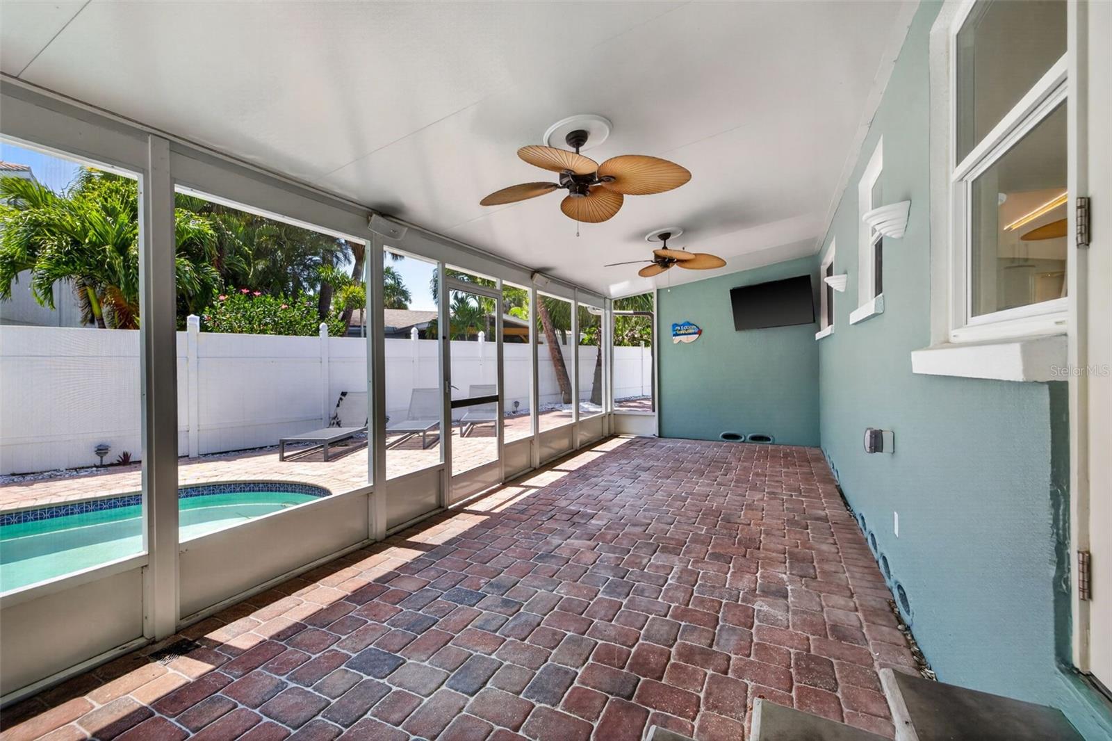 976 NARCISSUS AVE, CLEARWATER BEACH, FL, 33767