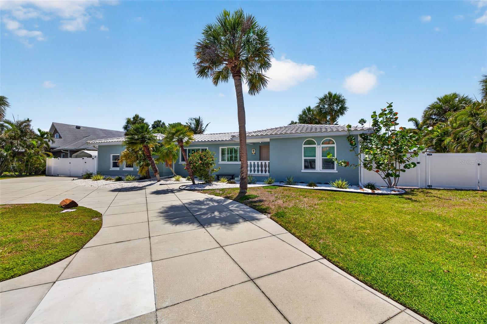 976 NARCISSUS AVE, CLEARWATER BEACH, FL, 33767