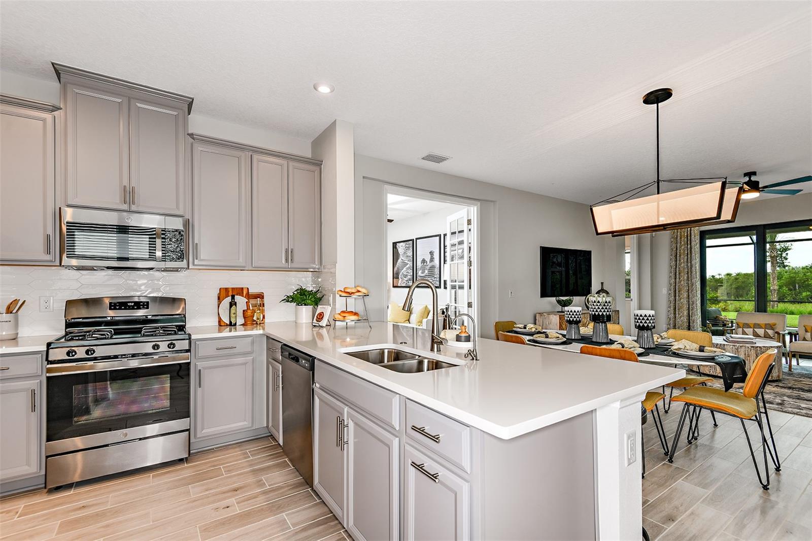 745 STEEL DR, APOLLO BEACH, FL, 33572