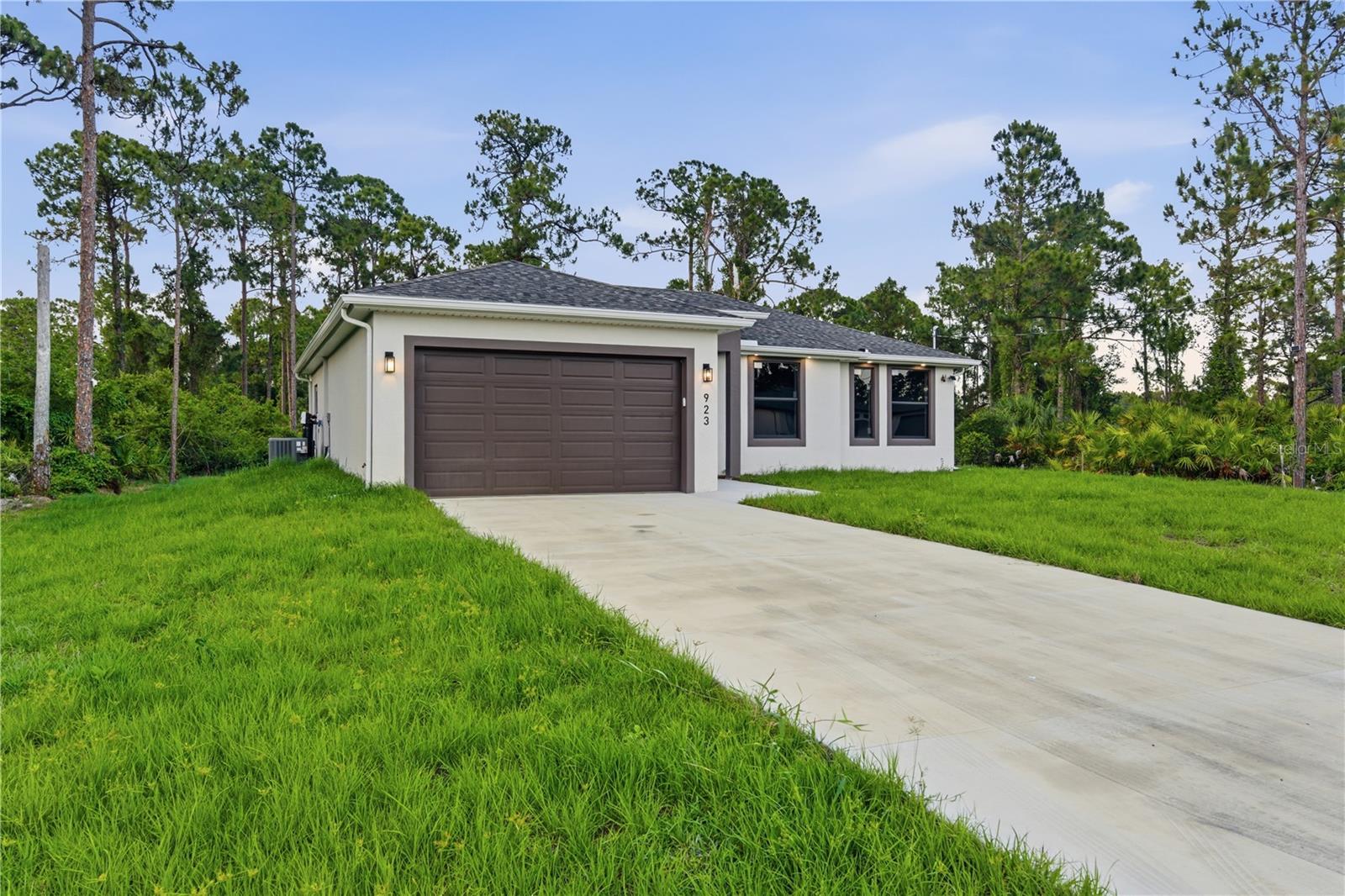 923 MILWAUKEE BLVD, LEHIGH ACRES, FL, 33974